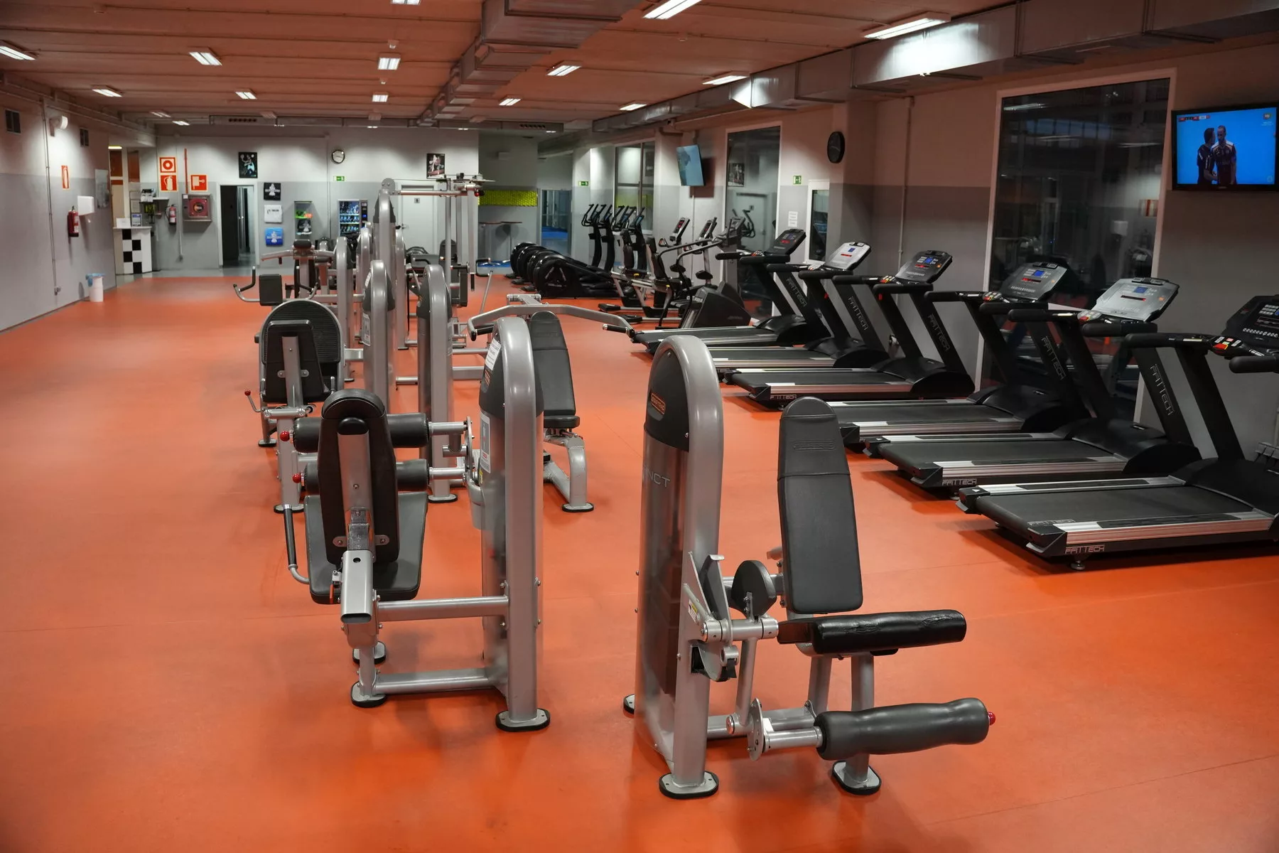 Zona de máquinas y cardio de El Tablero Sport Club