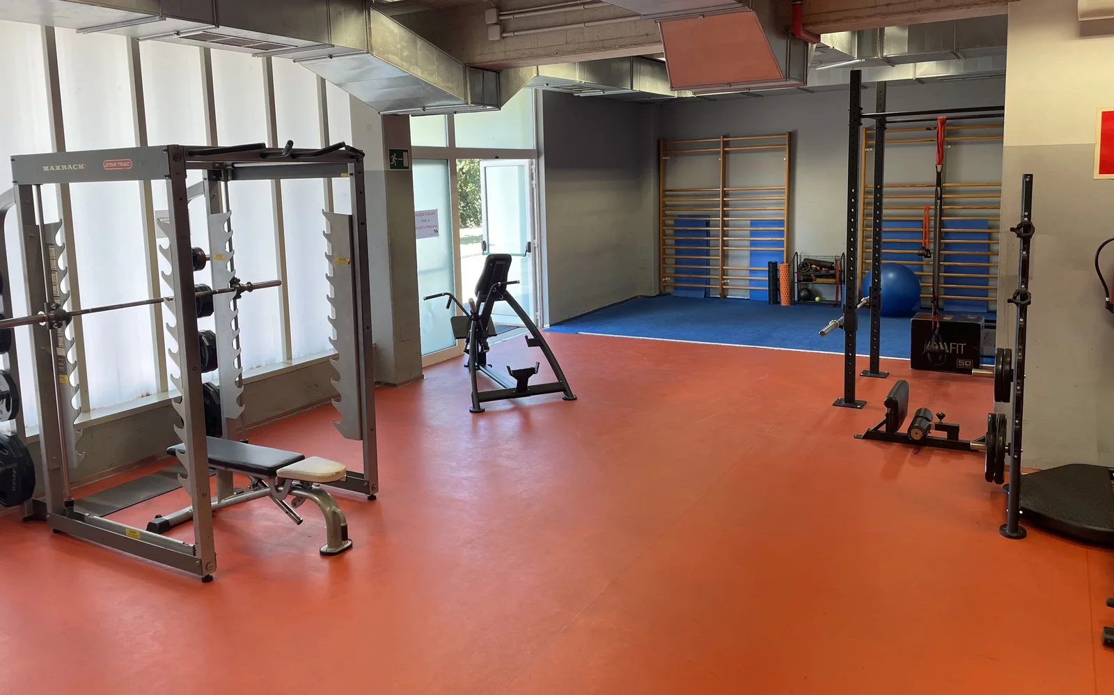 Sala Fitness de El Tablero Sport Club con equipamiento de entrenamiento